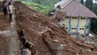 Satu Pemotor Tewas Tertimpa Pohon dan Ada Rumah Longsor Karna Hujan di Jatiuwung