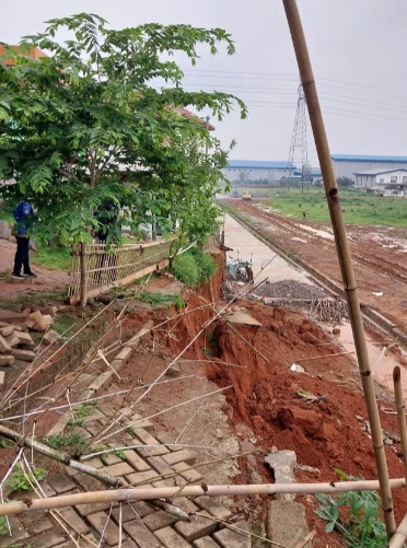Hujan Deras Picu Tanah Longsor hingga Banjir di Tangerang dan Tangsel