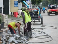 Proyek Pengeboran Jalan yang Dilakukan Oleh Perseroda PITS Ganggu Penduduk di Perumahan Nusa Loka