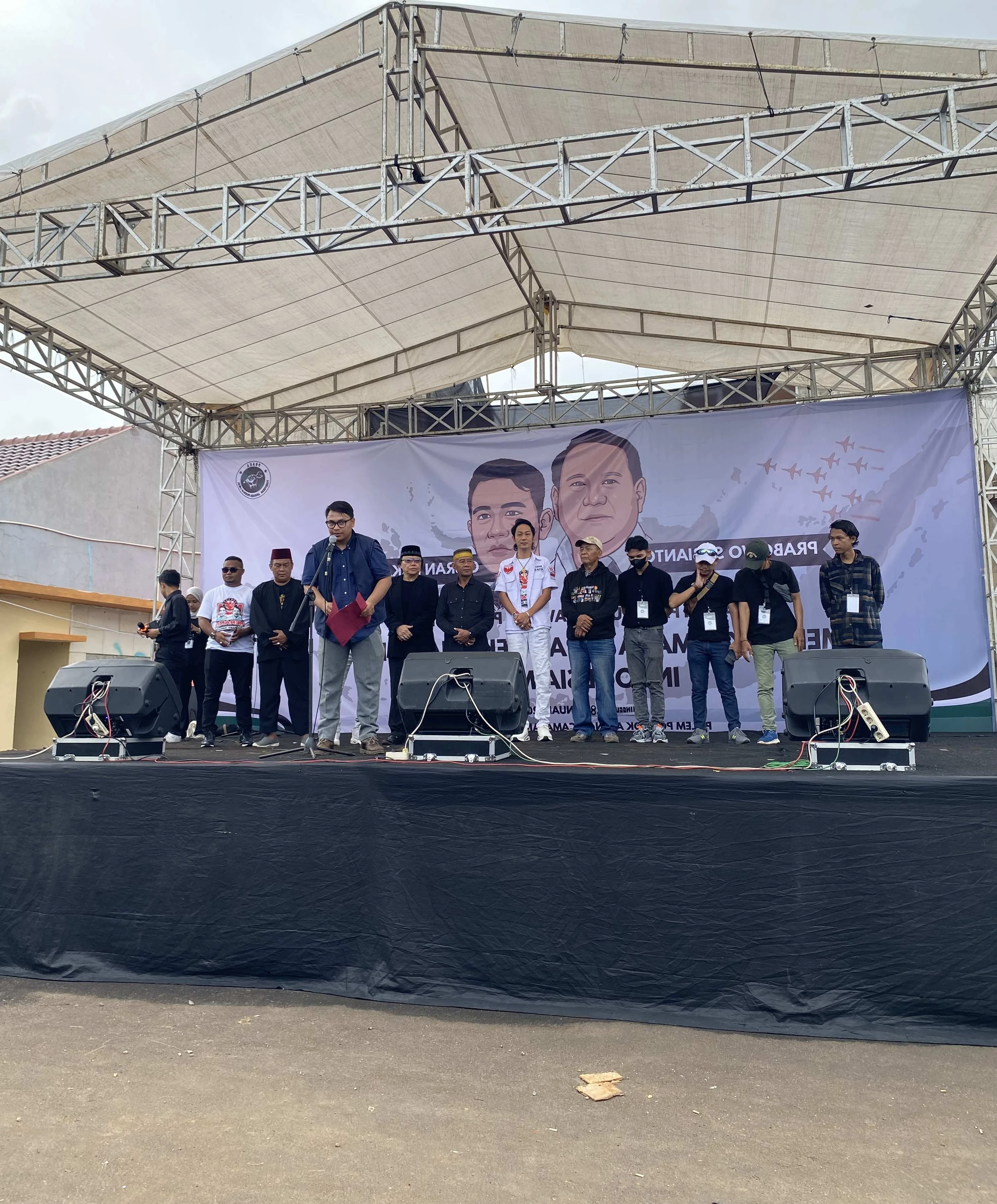 Ribuan Masyarakat Yang Tergabung Dalam Paguyuban Jawara Pekerja Lokal ( PRAKA) Se Tangerang Selatan Siap Menangkan Prabowo-Gibran !