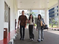 Sandra Dewi Penuhi Panggilan Dari Kejaksaan Agung